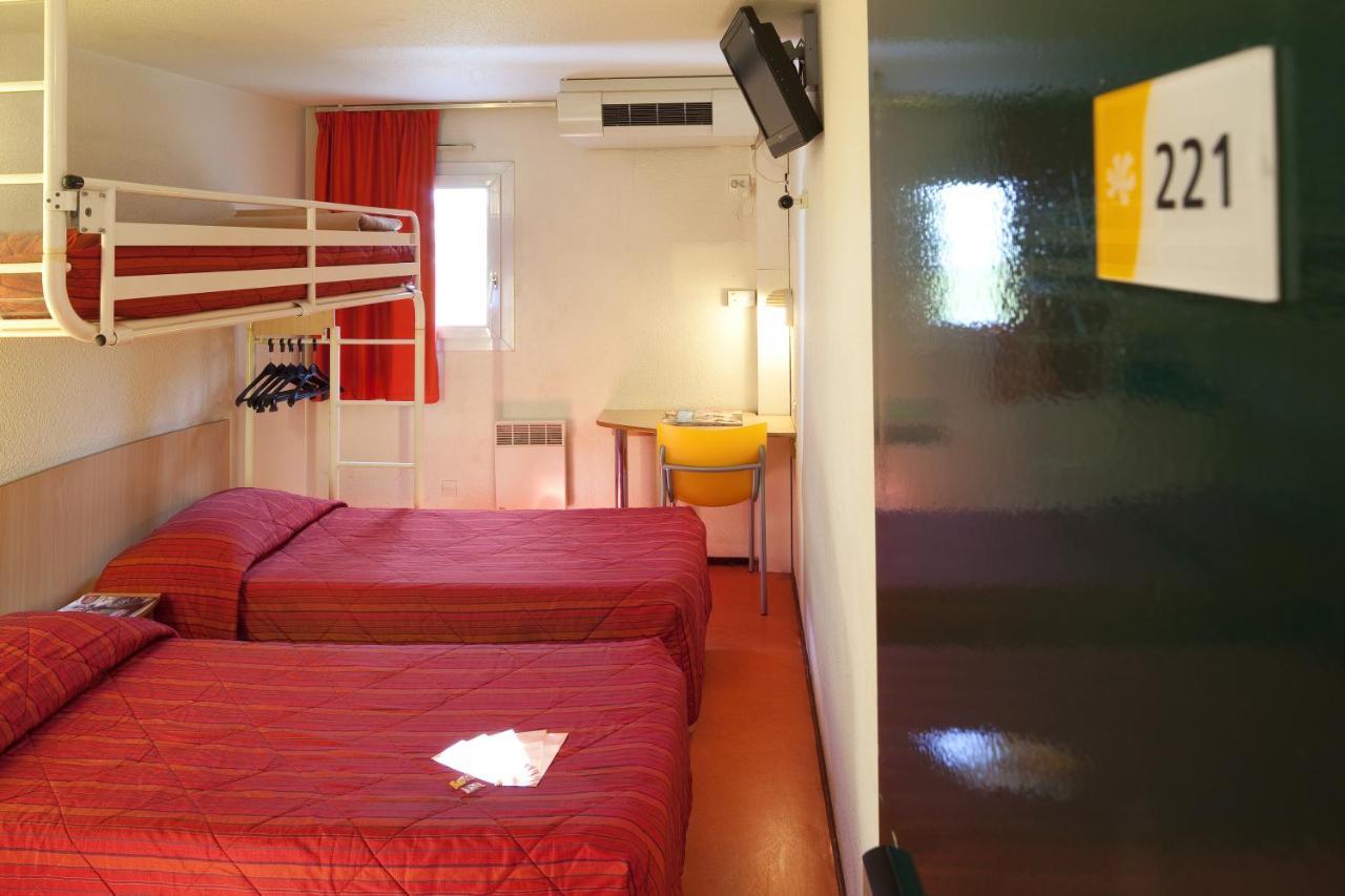 프리미어 클래스 에브루 호텔 에브뢰 외부 사진 A typical room at a hotel