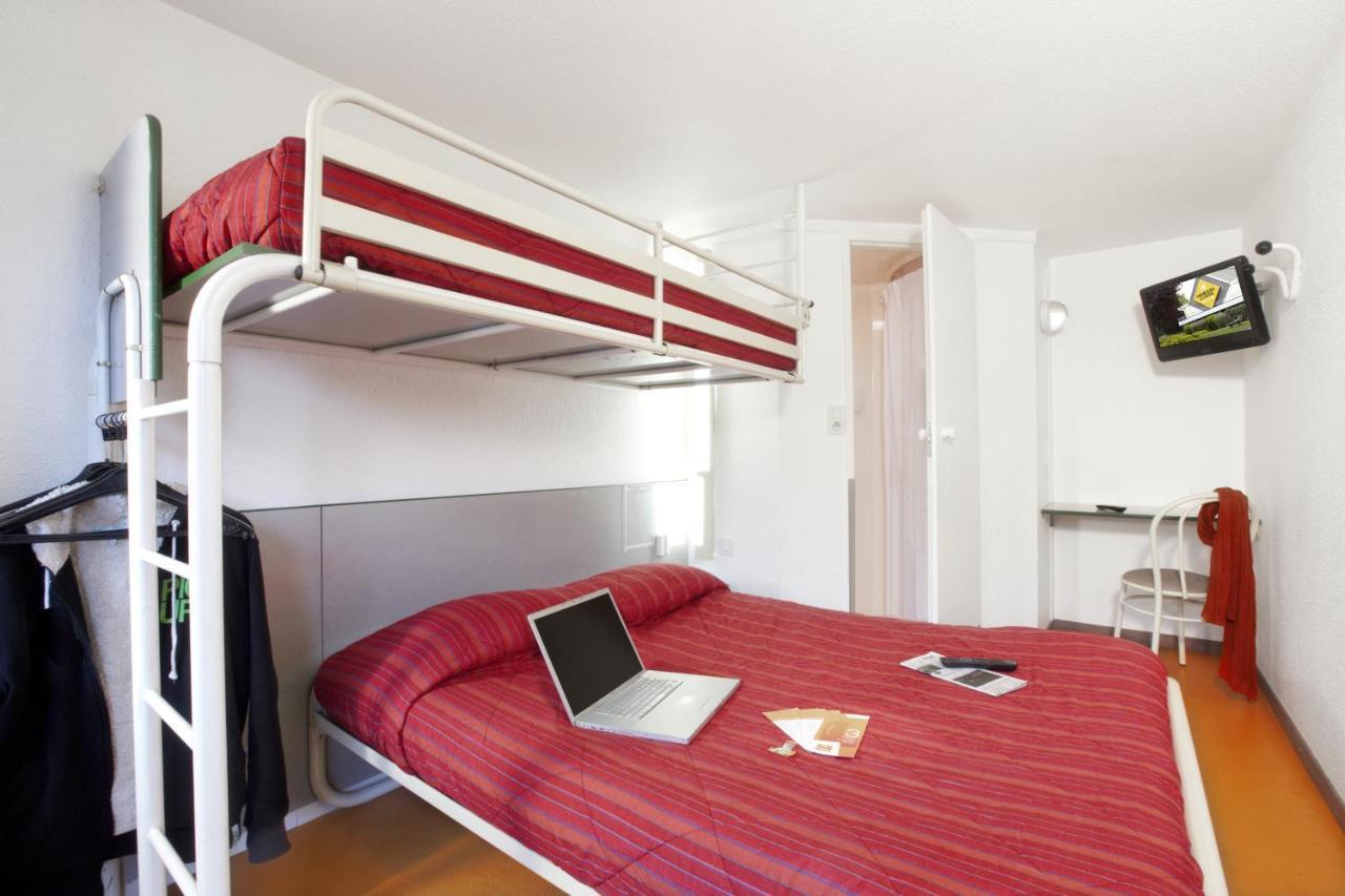 프리미어 클래스 에브루 호텔 에브뢰 외부 사진 A typical room at a B&B