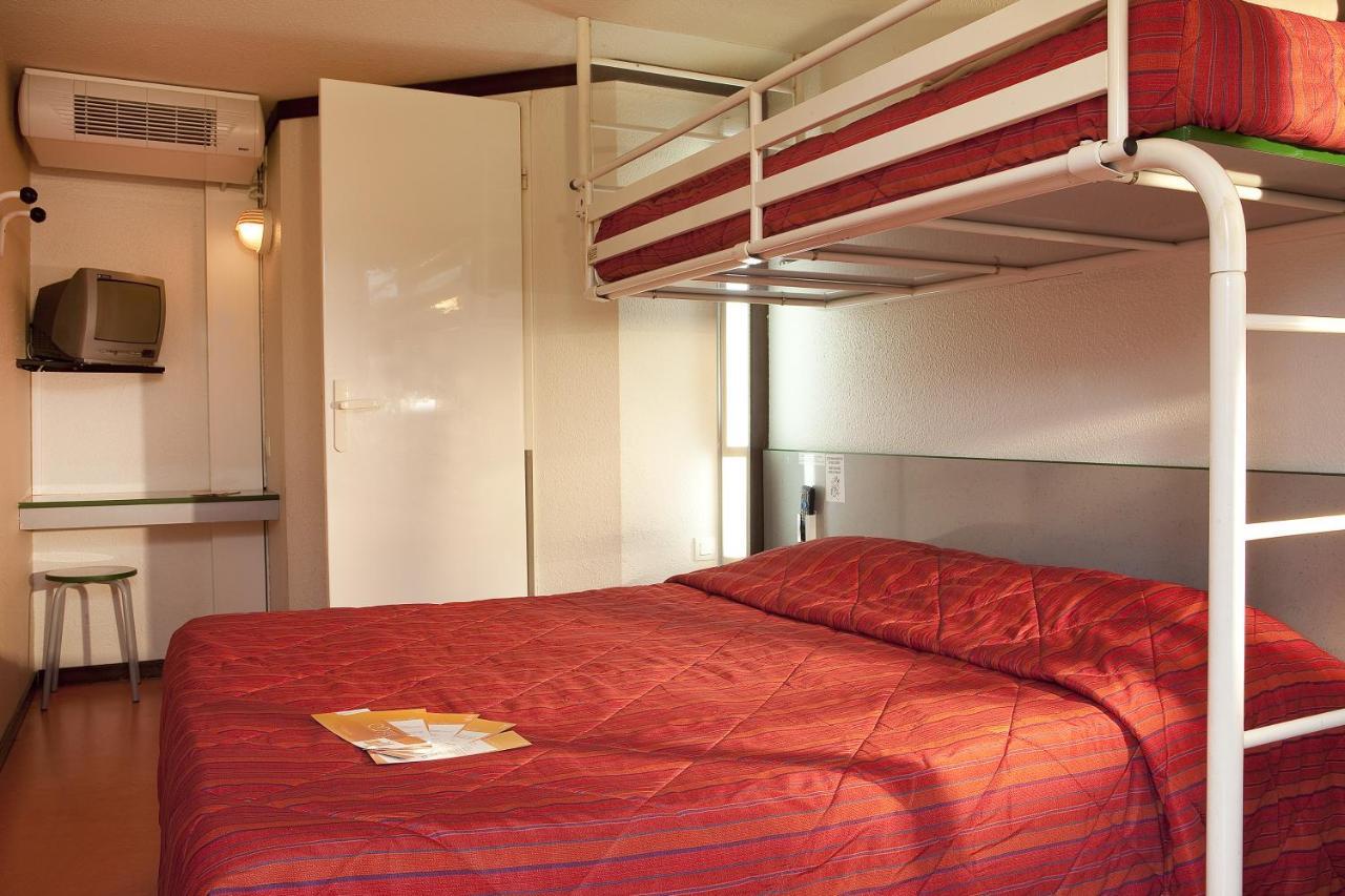 프리미어 클래스 에브루 호텔 에브뢰 외부 사진 A typical room at the hotel