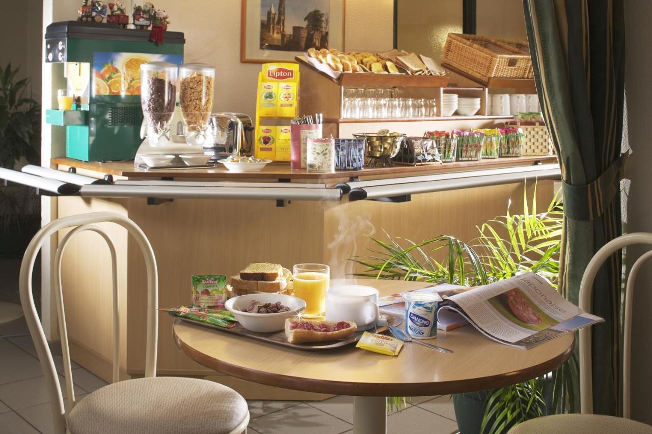 프리미어 클래스 에브루 호텔 에브뢰 외부 사진 Breakfast at a hotel
