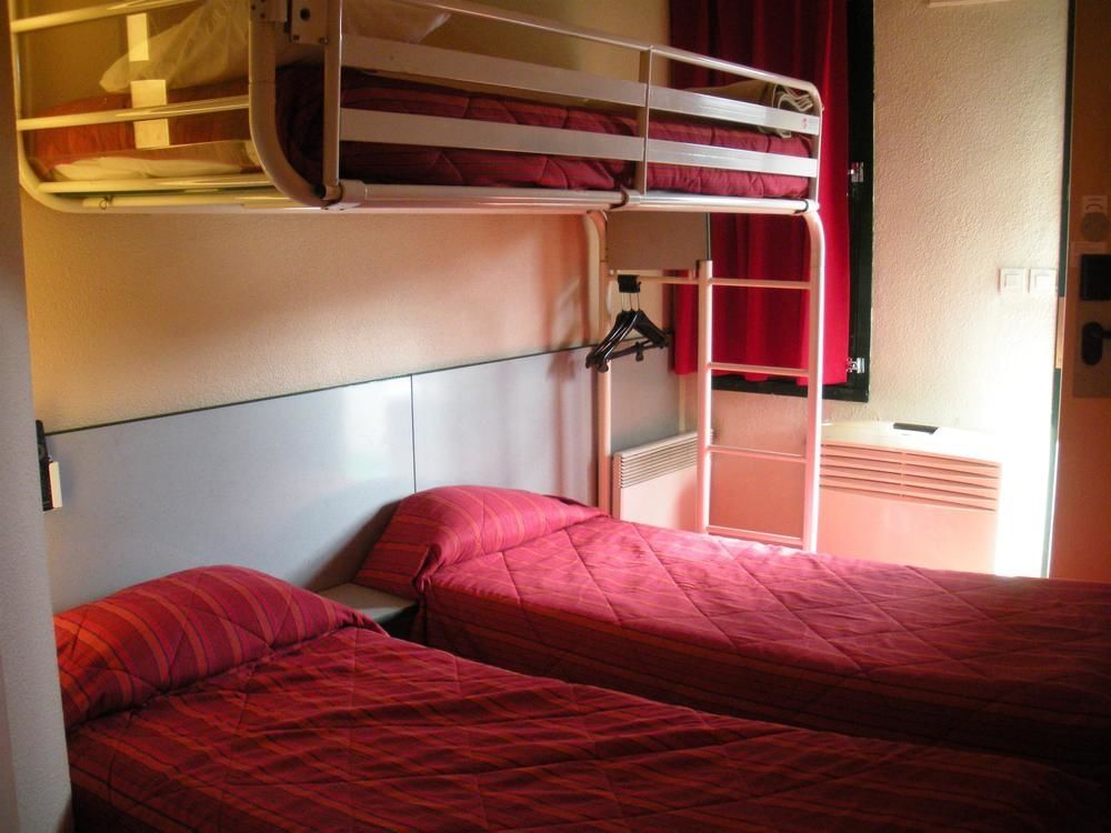 프리미어 클래스 에브루 호텔 에브뢰 외부 사진 A typical room at a French Ibis budget hotel