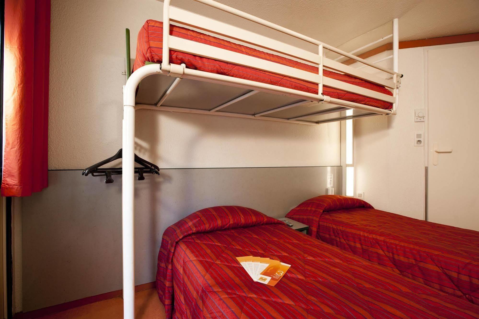 프리미어 클래스 에브루 호텔 에브뢰 외부 사진 A typical room at a Campanile hotel