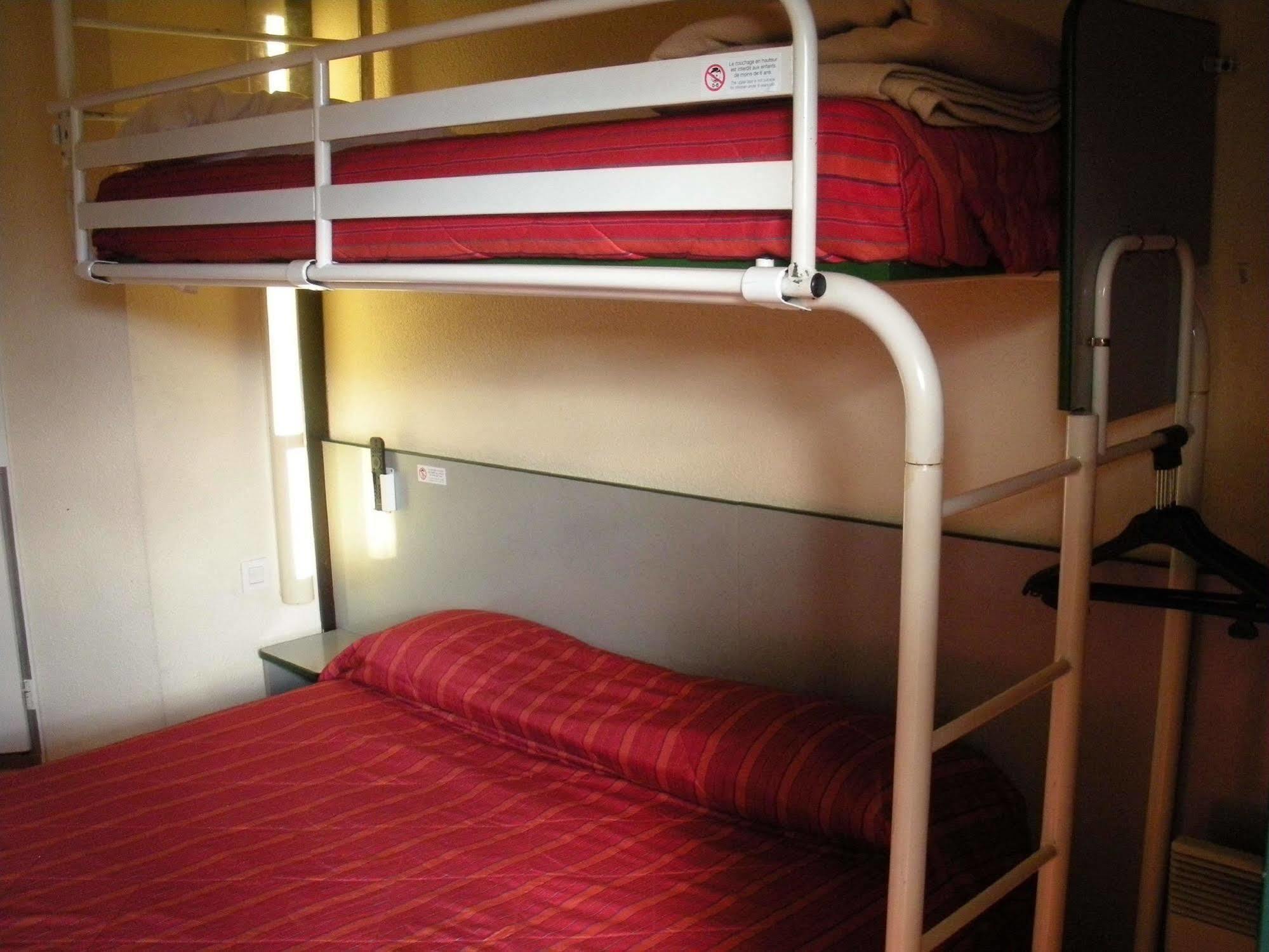프리미어 클래스 에브루 호텔 에브뢰 외부 사진 A bunk bed
